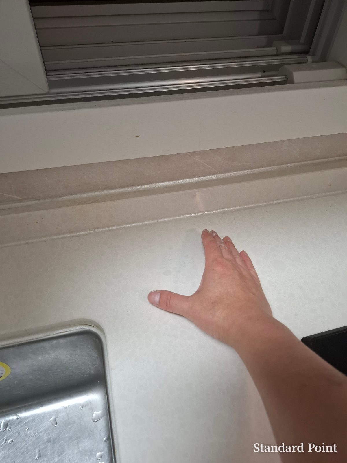 경기 수원 엔지니어드스톤 구멍 복원 작업 후